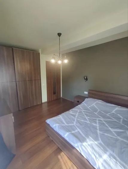 Apartament cu 3 camere semidecomandat, mobilat în Florești