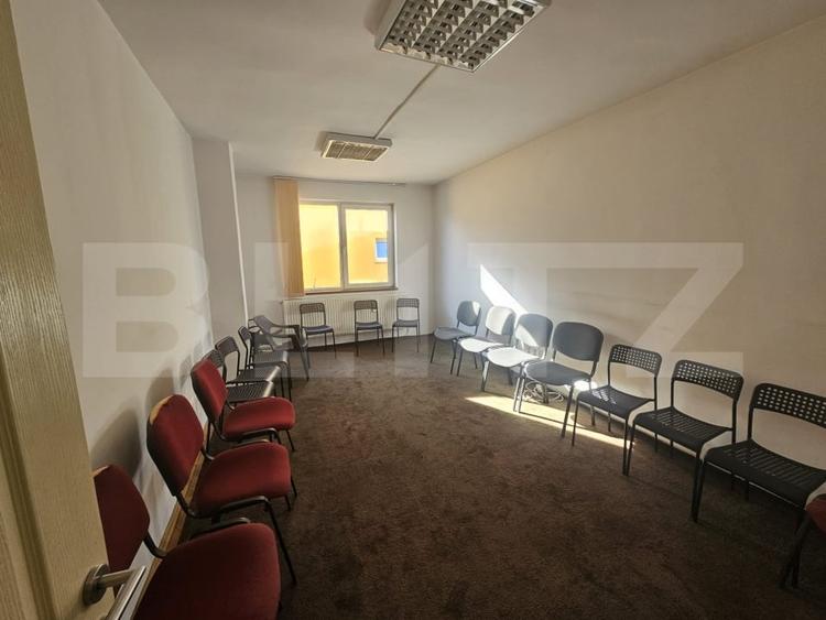 Birou, de 350 mp, în Gruia