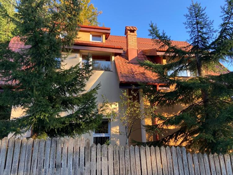Duplex cu 6 camere cu Canalizare în Clăbucet
