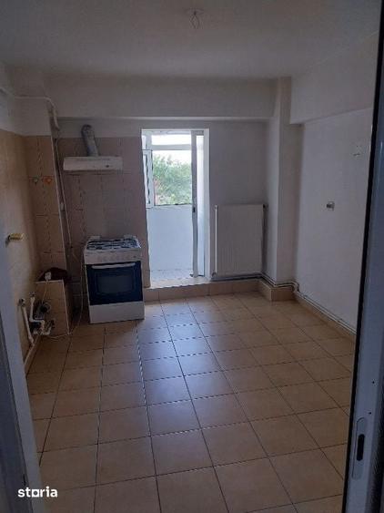 Apartament cu 3 camere decomandat în Tineretului