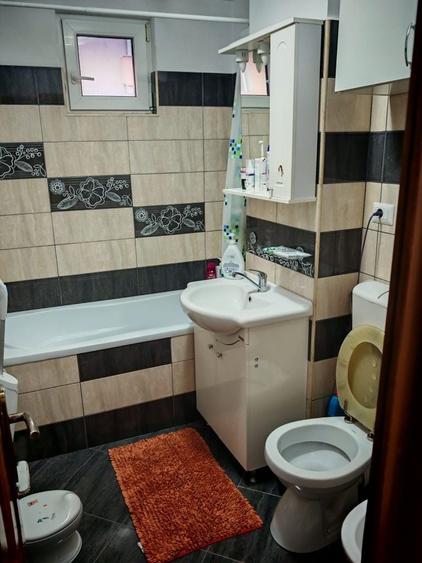 Apartament cu 2 camere decomandat în Precista