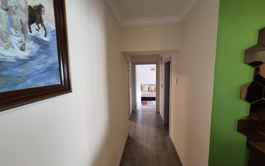 Apartament cu 3 camere decomandat, mobilat în P-ța Alba Iulia