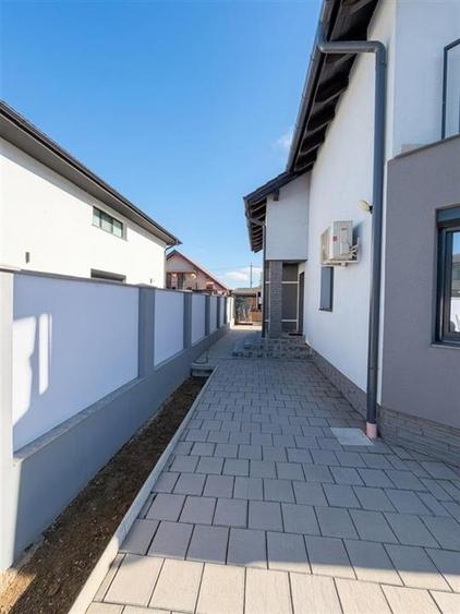 Casă cu 4 camere cu Teren 300 Mp în Rontău