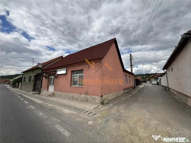 Spațiu comercial, de 320 mp, în Groși