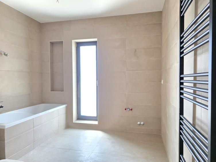 Casă individuală cu 4 camere cu Canalizare în Cristian