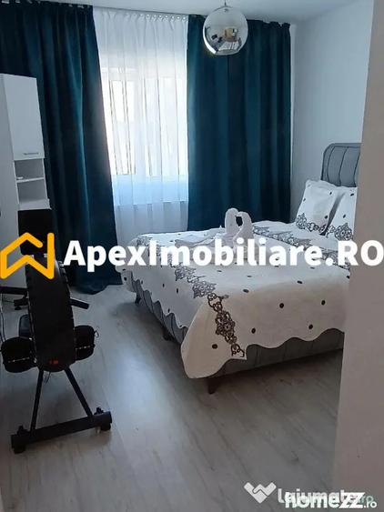 Apartament cu 3 camere decomandat, mobilat în Central