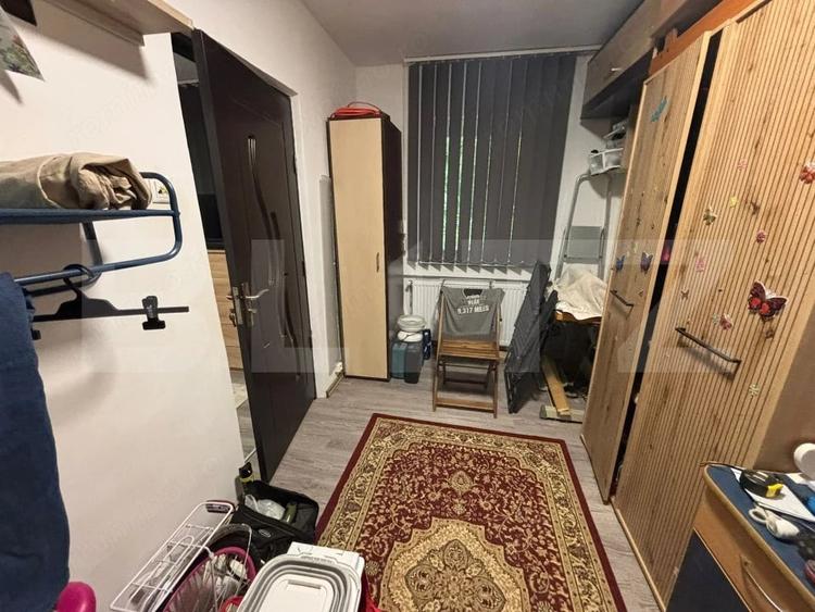Apartament cu 2 camere nedecomandat în Filiași