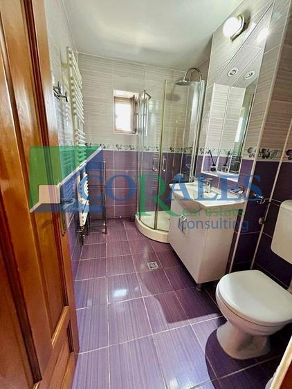 Apartament cu 3 camere semidecomandat, mobilat în Complex Studențesc