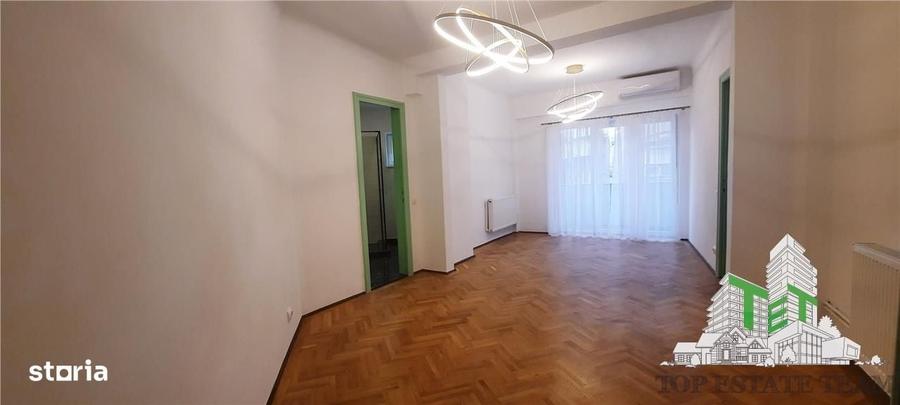 Apartament cu 4 camere decomandat în Victoriei