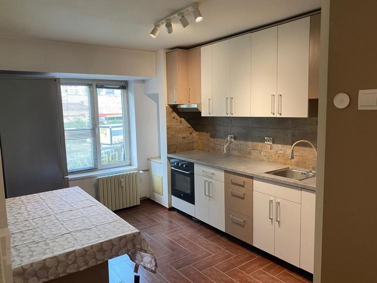 Apartament cu 2 camere decomandat, mobilat în Calea Călărașilor