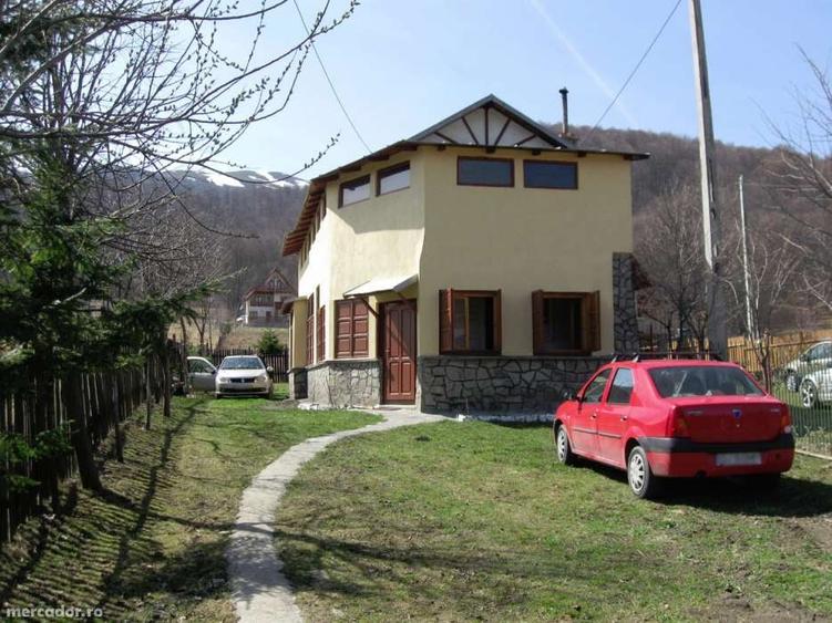 Casă individuală cu 3 camere cu Canalizare în Cheia