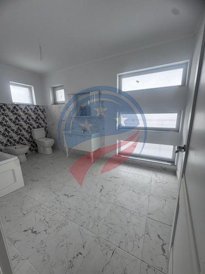 Casă individuală cu 5 camere cu Canalizare în Bariera Vâlcii