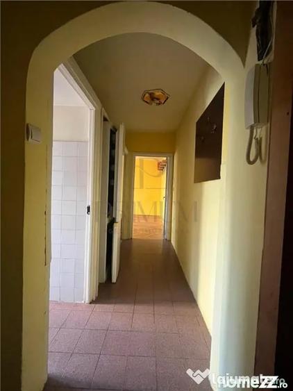 Apartament cu 4 camere semidecomandat în Soarelui