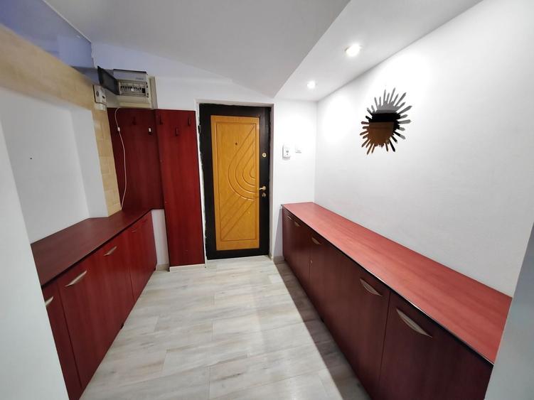 Apartament cu 2 camere decomandat în Nicolina