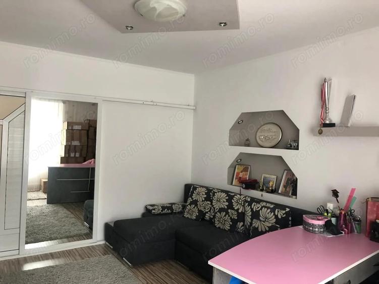 Casă cu 7 camere cu Teren 1100 Mp în Soarelui