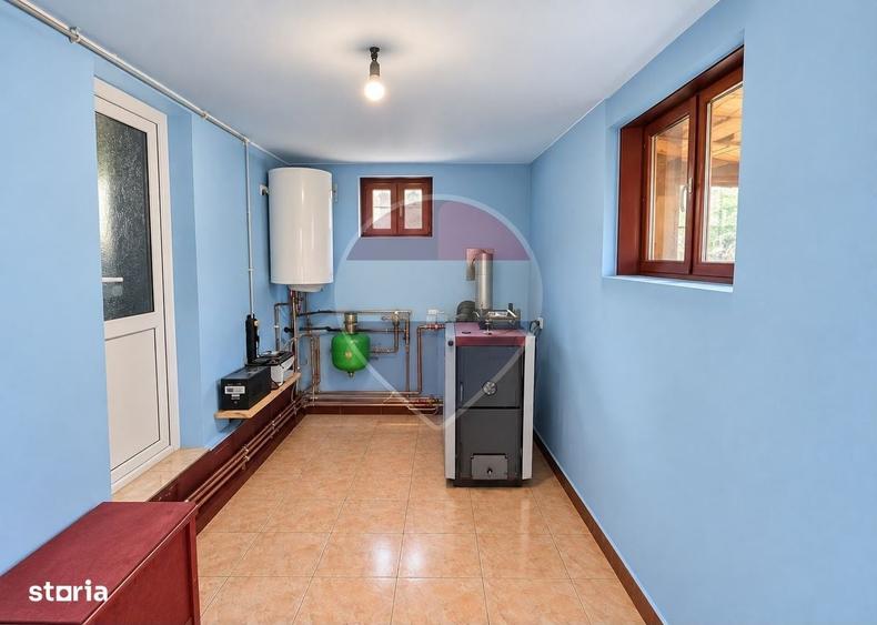 Casă cu 3 camere în Lupești