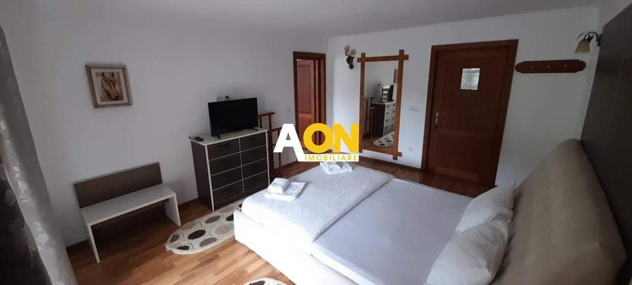 Casă individuală cu 8 camere cu Canalizare în Vadu Moților