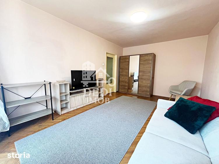 Apartament cu 3 camere decomandat în Central