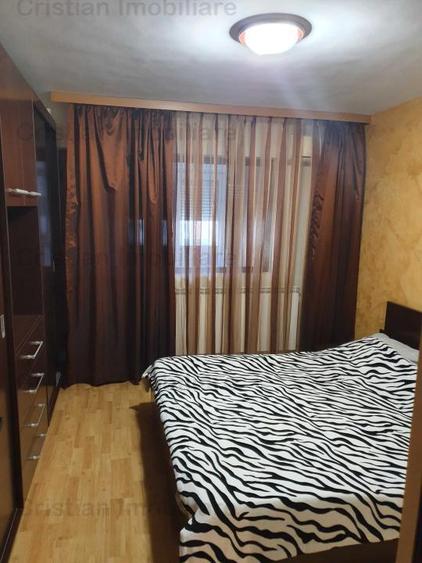 Apartament cu 3 camere decomandat în Călărași