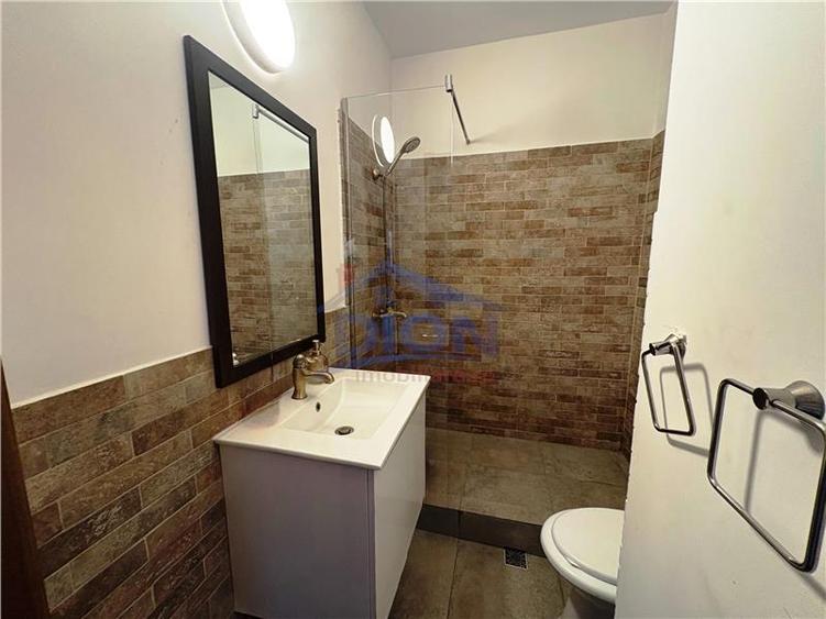 Apartament cu 3 camere semidecomandat, mobilat în Unirii