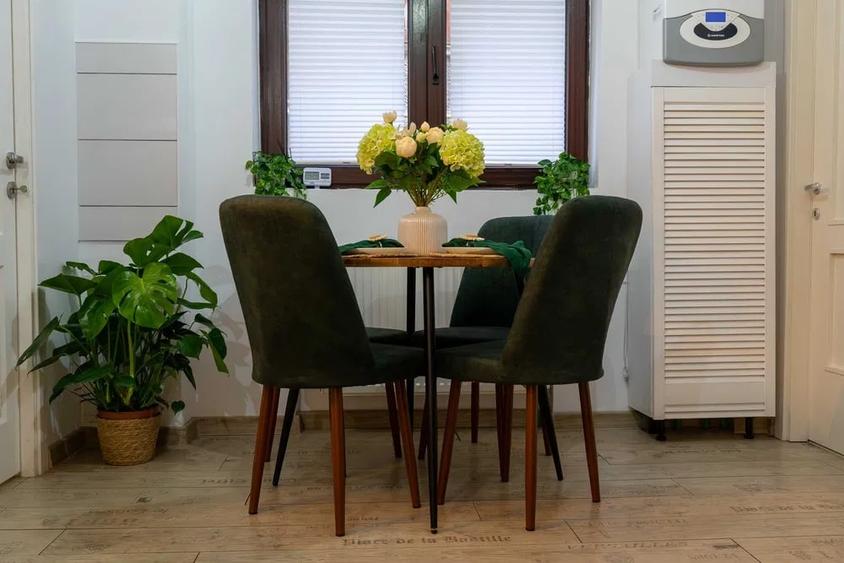 Apartament cu 3 camere semidecomandat, mobilat în Calea Călărașilor