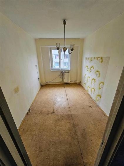 Apartament cu 4 camere decomandat în Viziru 3