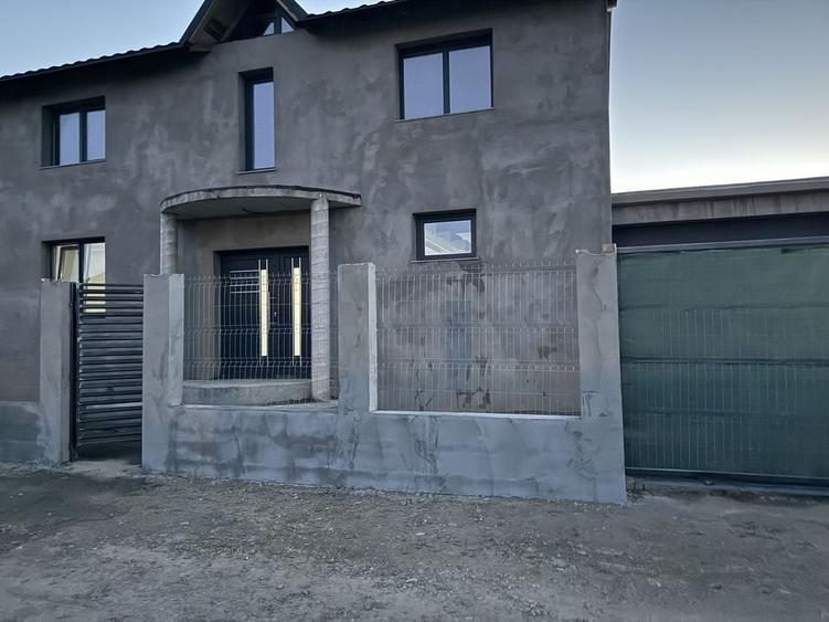 Casă cu 4 camere în Șendreni