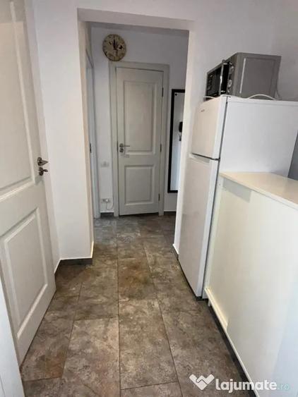 Apartament cu 2 camere decomandat în Victoriei