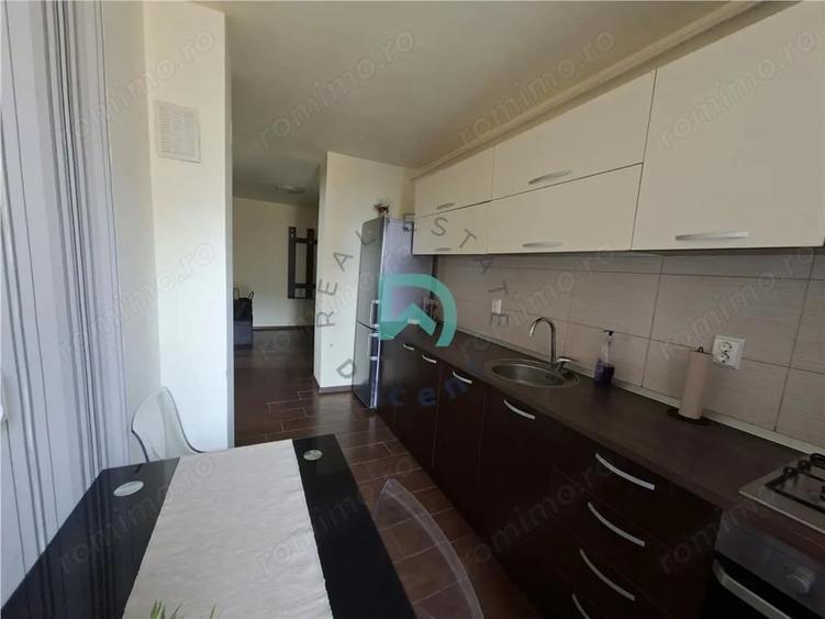 Apartament cu 3 camere decomandat în Calea București