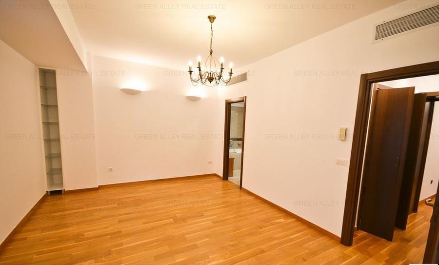 Apartament cu 4 camere semidecomandat în Capitale