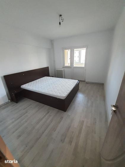 Apartament cu 3 camere decomandat în Păcurari