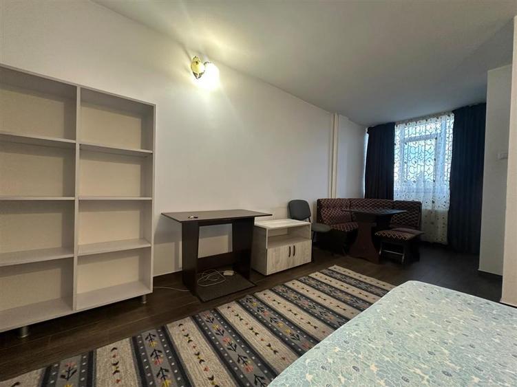 Garsonieră decomandată în Podul de Piatră