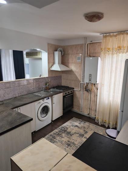 Apartament cu 3 camere decomandat în Exterior Vest