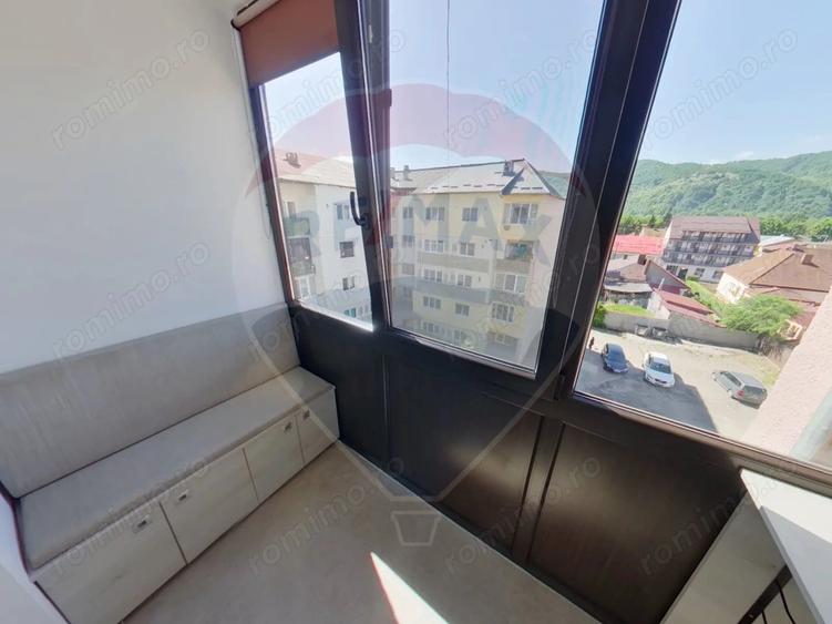 Apartament cu 2 camere, mobilat în Central