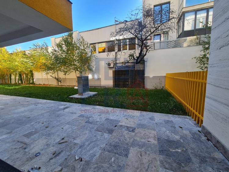 Apartament cu 3 camere semidecomandat în Domenii