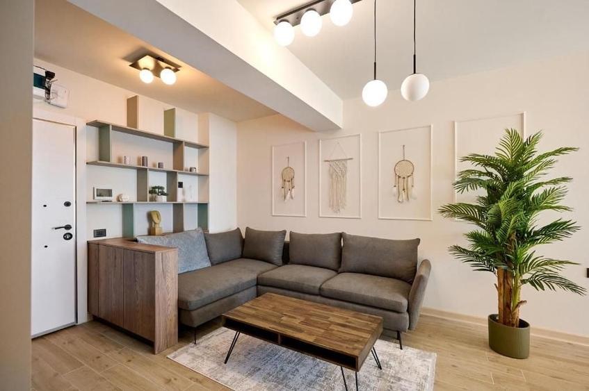 Apartament cu 2 camere semidecomandat, mobilat în Nord