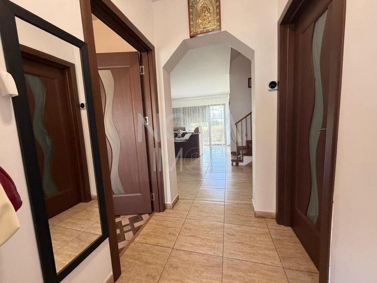 Duplex cu 4 camere cu Canalizare în Periferie