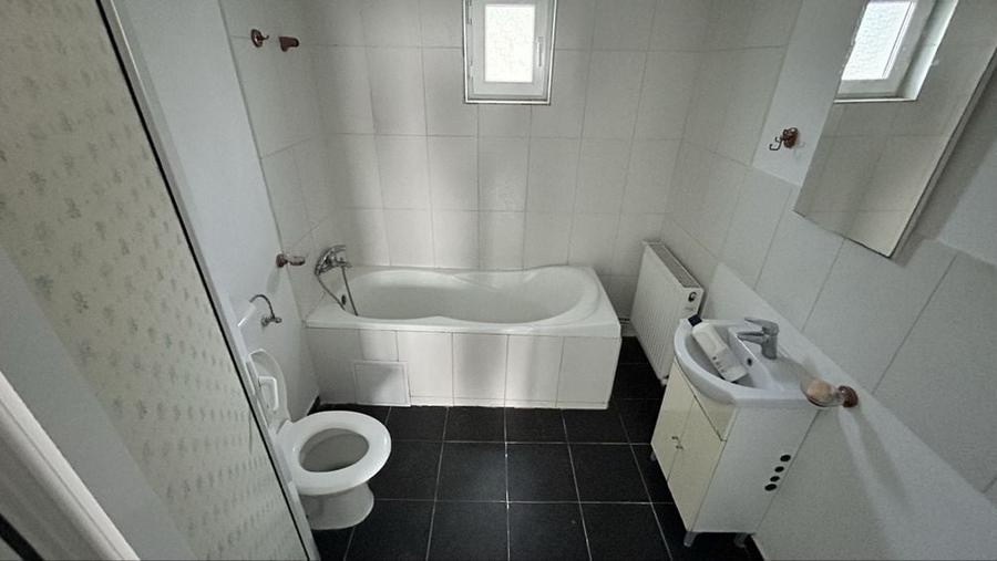Casă cu 3 camere în Năvodari