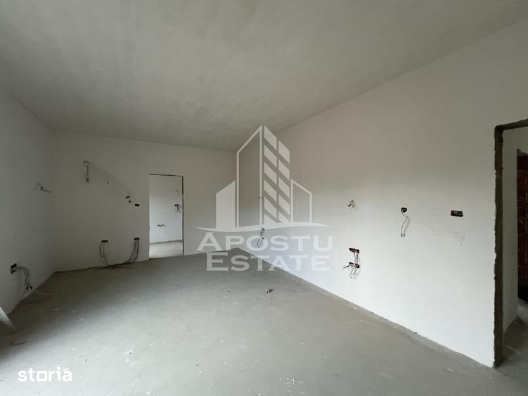 Casă cu 5 camere cu Teren 650 Mp în Soarelui