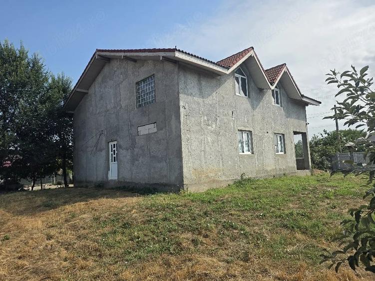 Casă cu Teren 1300 Mp în Sudiți