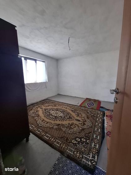 Casă cu 7 camere cu Teren 1118 Mp în Central