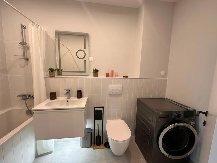 Apartament cu 2 camere semidecomandat în Băneasa