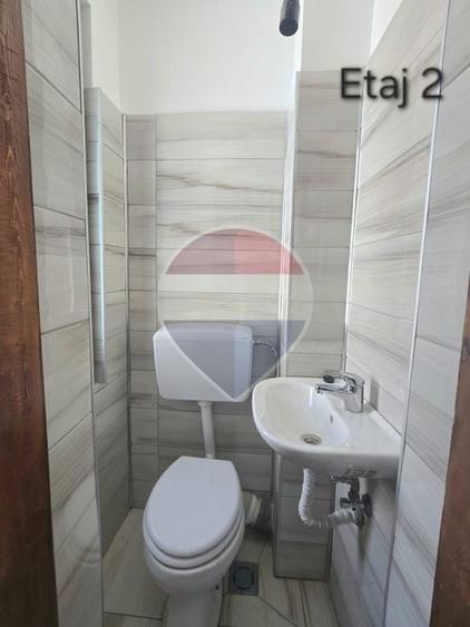 Apartament cu 6 camere semidecomandat în Central