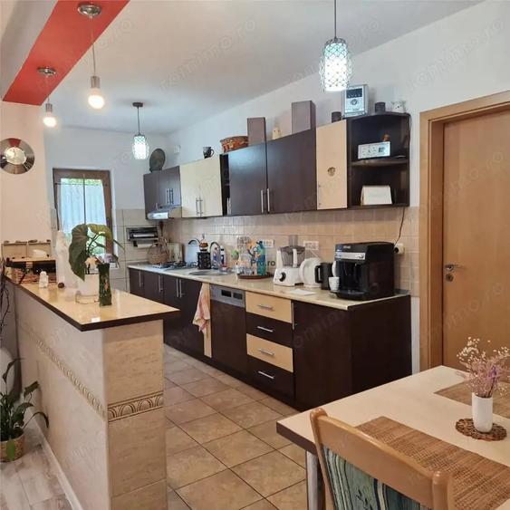 Casă cu 5 camere cu Teren 333 Mp în Central