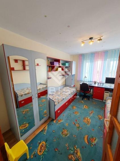 Apartament cu 4 camere semidecomandat în Central