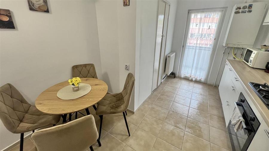 Apartament cu 3 camere decomandat, mobilat în Răcădău