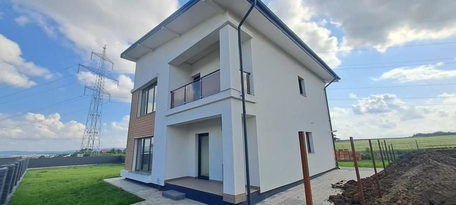 Casă individuală cu 4 camere cu Canalizare în Miroslava