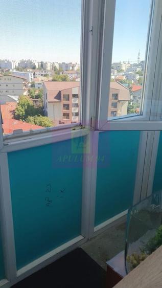 Apartament cu 4 camere semidecomandat în Berceni