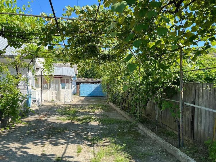 Casă cu Teren 1200 Mp în Central