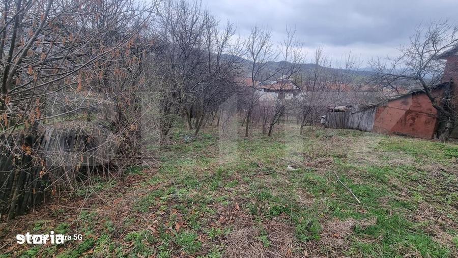 Teren de 1000 mp, în Izvoarele